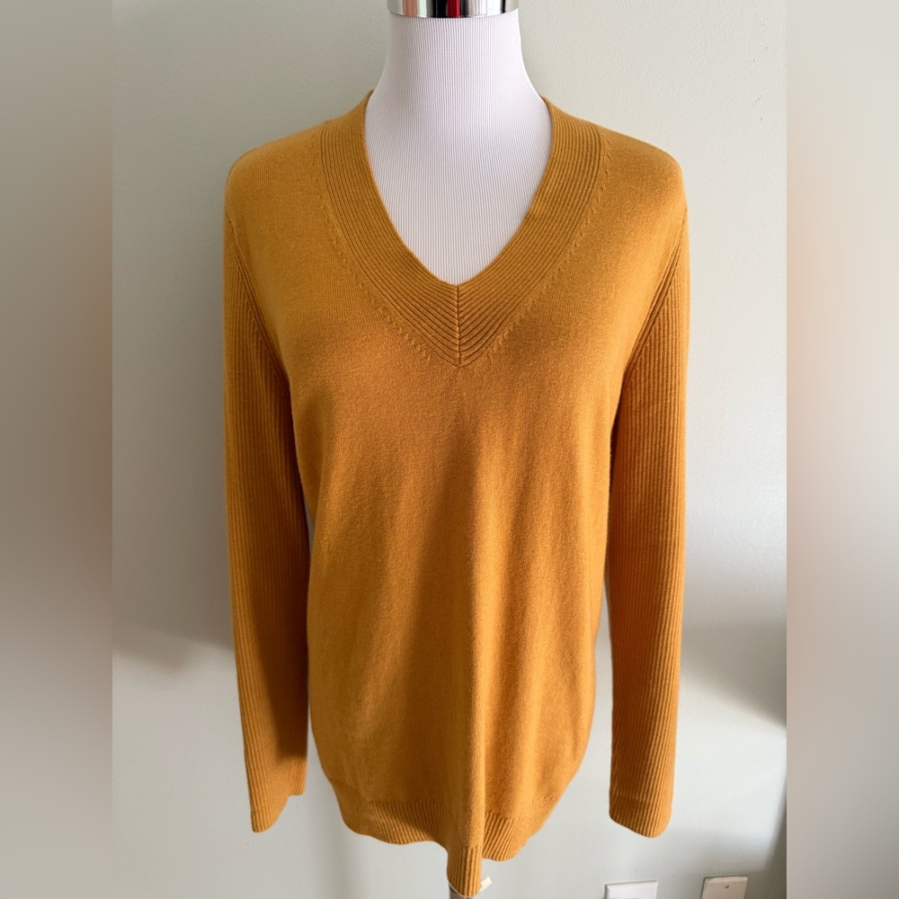 J.Jill Honey Colored V-Neck Sweater Size M Perfect Condition